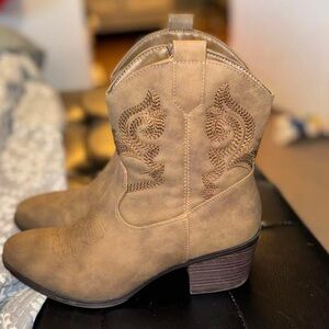 Global Win Brown Ankle Boots